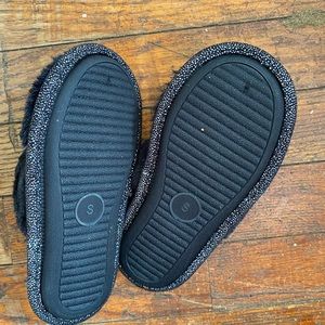 Slippers kids size 12 toddler colors black and sliver